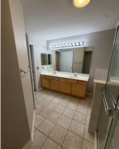 2204 SCOTT Lane 2204, Aurora, IL 60502
