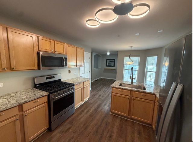 2204 SCOTT Lane 2204, Aurora, IL 60502