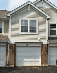 2204 SCOTT Lane 2204, Aurora, IL 60502