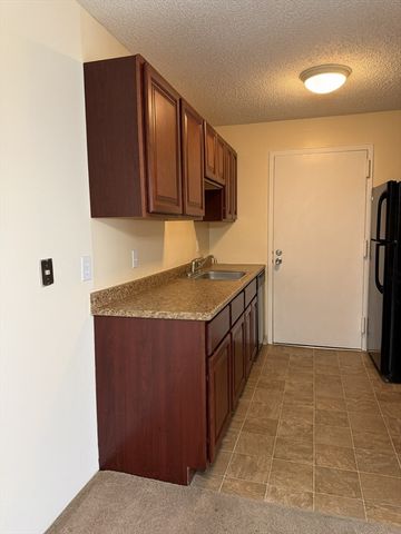 11 Village Way 12, Natick, MA 01760