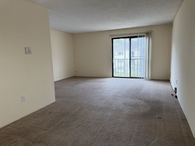 11 Village Way 12, Natick, MA 01760