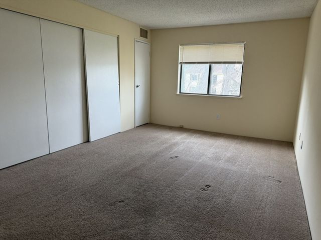 11 Village Way 12, Natick, MA 01760