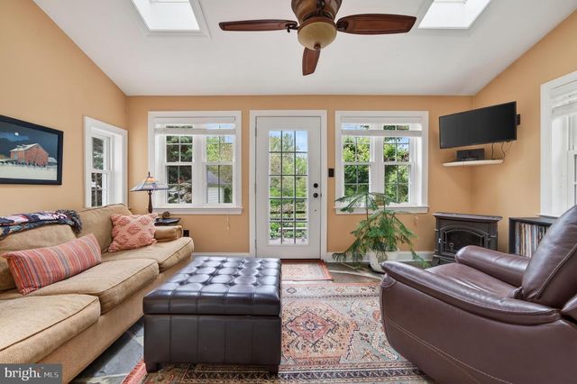 368 CONCORD RD, Glen Mills, PA 19342
