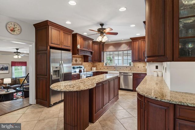 368 CONCORD RD, Glen Mills, PA 19342