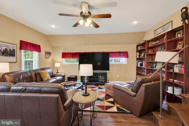 368 CONCORD RD, Glen Mills, PA 19342