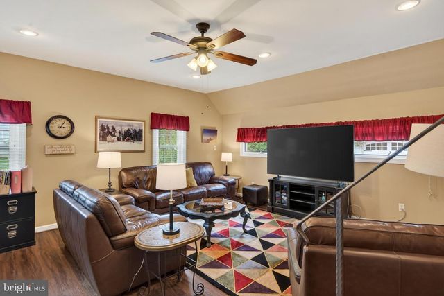 368 CONCORD RD, Glen Mills, PA 19342