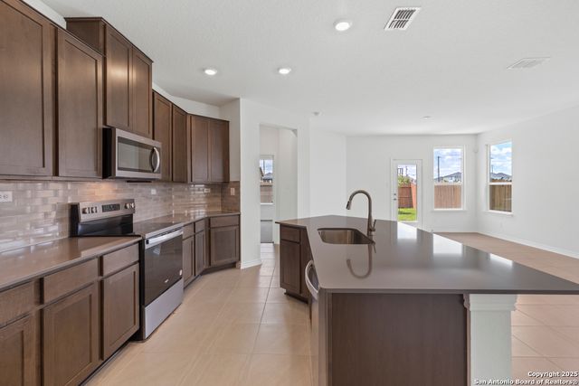 405 Panther Way, Seguin, TX 78155