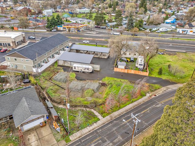 70 Suncrest Road, Talent, OR 97540