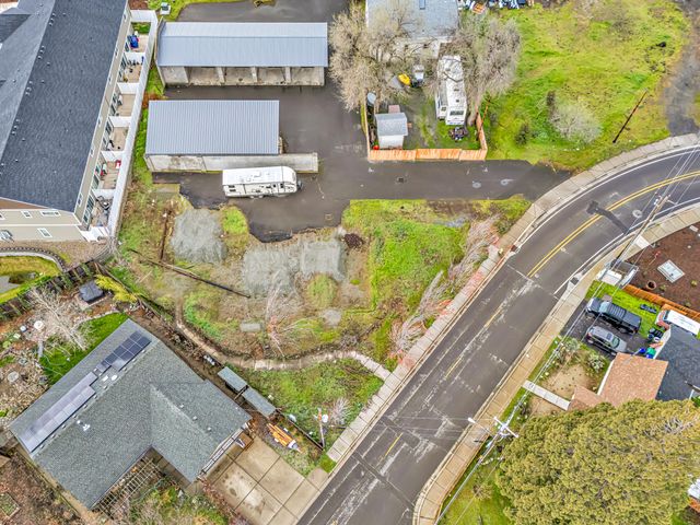 70 Suncrest Road, Talent, OR 97540