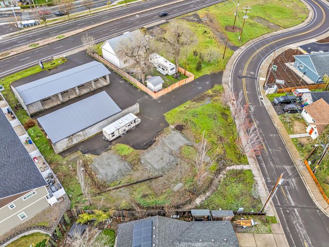 70 Suncrest Road, Talent, OR 97540