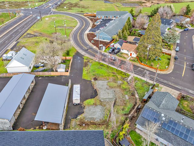 70 Suncrest Road, Talent, OR 97540