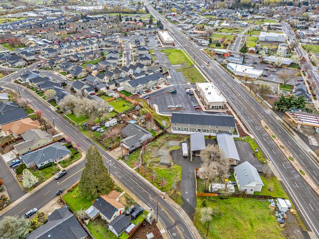 70 Suncrest Road, Talent, OR 97540