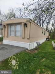 217 WALDORF DR, York, PA 17404
