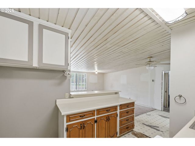 2580 PIONEER Pike, Eugene, OR 97401