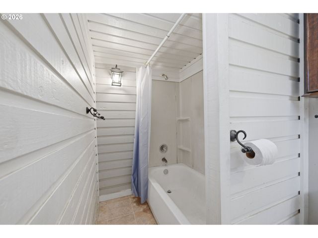 2580 PIONEER Pike, Eugene, OR 97401