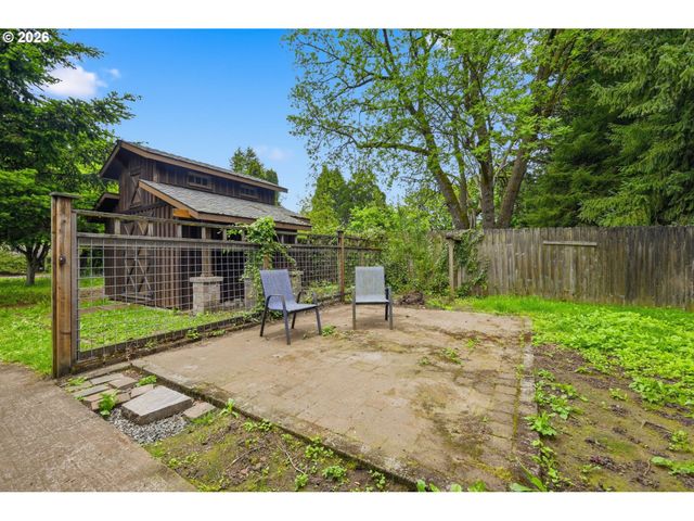 2580 PIONEER Pike, Eugene, OR 97401