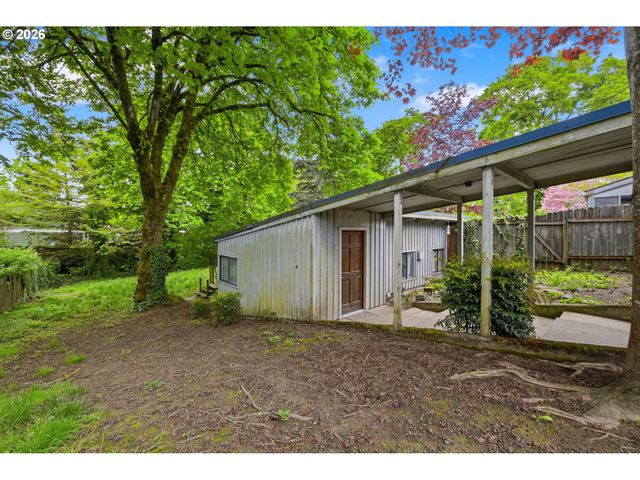 2580 PIONEER Pike, Eugene, OR 97401