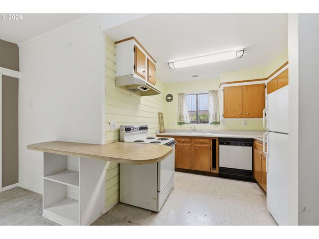 2580 PIONEER Pike, Eugene, OR 97401