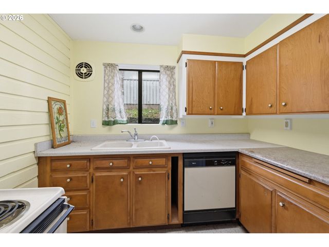 2580 PIONEER Pike, Eugene, OR 97401