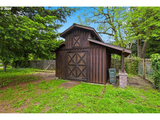 2580 PIONEER Pike, Eugene, OR 97401