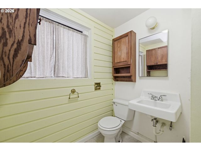 2580 PIONEER Pike, Eugene, OR 97401