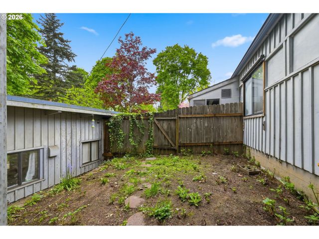 2580 PIONEER Pike, Eugene, OR 97401