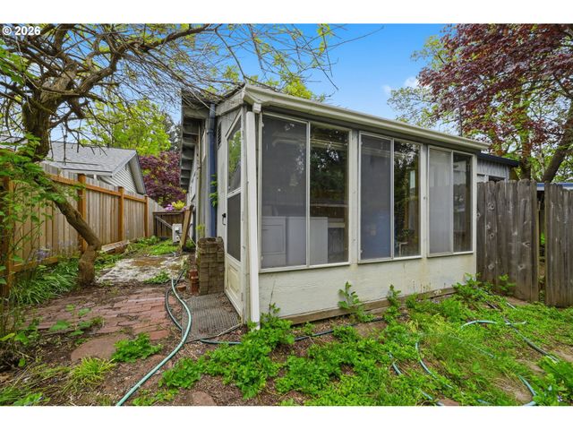 2580 PIONEER Pike, Eugene, OR 97401