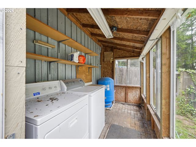 2580 PIONEER Pike, Eugene, OR 97401