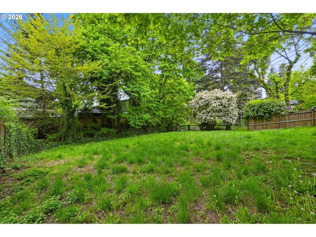 2580 PIONEER Pike, Eugene, OR 97401