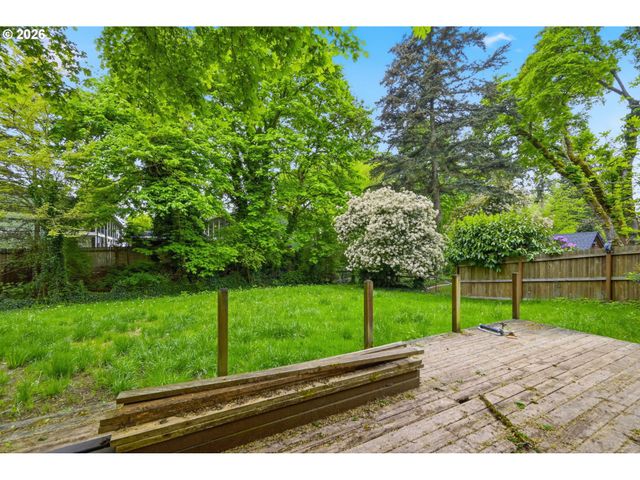 2580 PIONEER Pike, Eugene, OR 97401