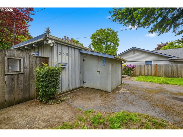 2580 PIONEER Pike, Eugene, OR 97401