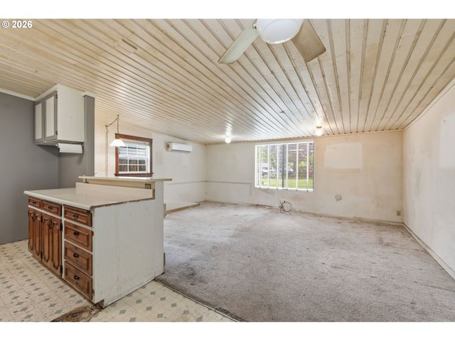 2580 PIONEER Pike, Eugene, OR 97401