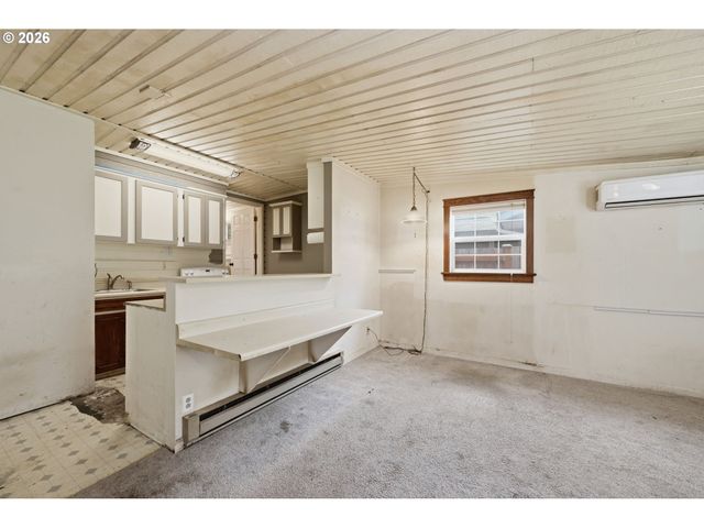 2580 PIONEER Pike, Eugene, OR 97401