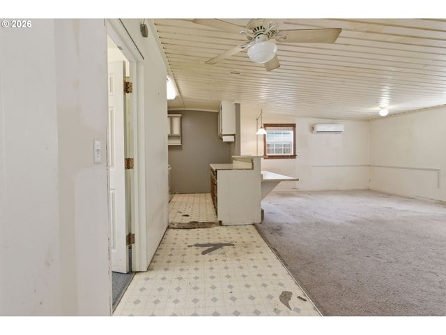 2580 PIONEER Pike, Eugene, OR 97401