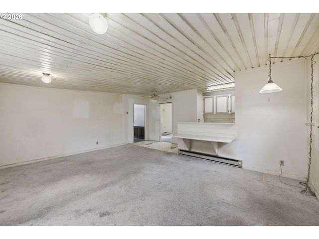 2580 PIONEER Pike, Eugene, OR 97401