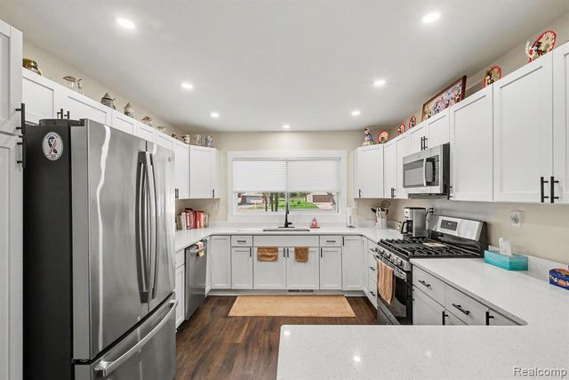 5080 E Atherton Road, Burton, MI 48519