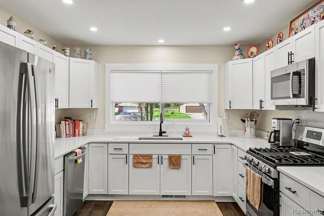 5080 E Atherton Road, Burton, MI 48519