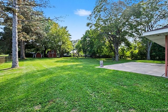 5080 E Atherton Road, Burton, MI 48519