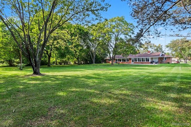 5080 E Atherton Road, Burton, MI 48519