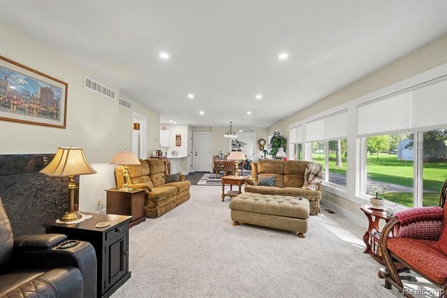 5080 E Atherton Road, Burton, MI 48519