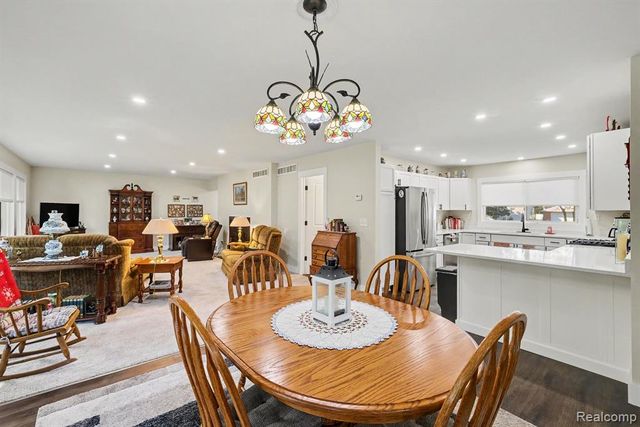 5080 E Atherton Road, Burton, MI 48519