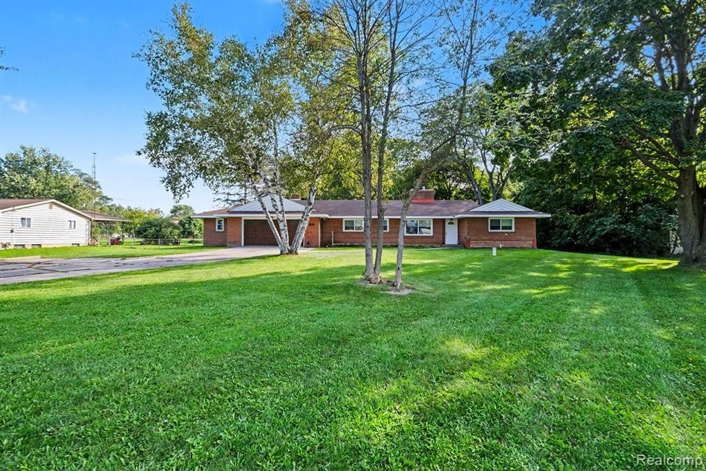 5080 E Atherton Road, Burton, MI 48519