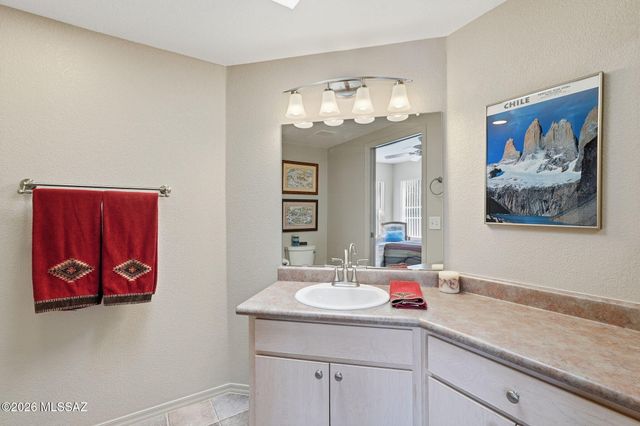 1566 N Paseo La Tinaja, Green Valley, AZ 85614