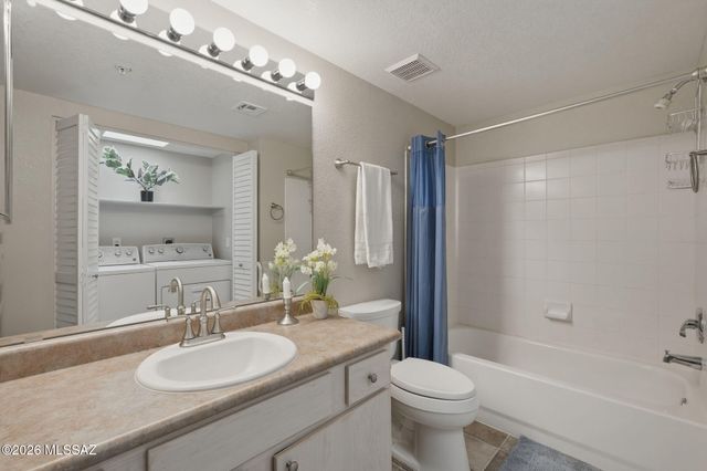 1566 N Paseo La Tinaja, Green Valley, AZ 85614