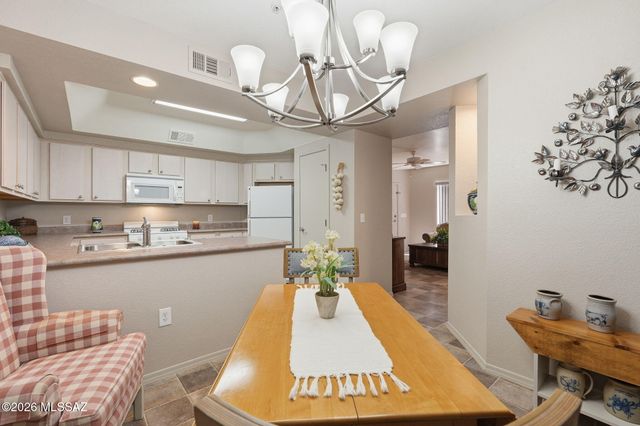 1566 N Paseo La Tinaja, Green Valley, AZ 85614