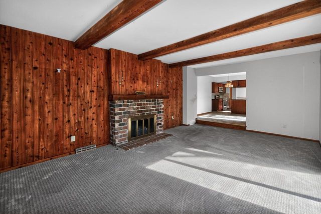 13755 W Crawford DRIVE, New Berlin, WI 53151