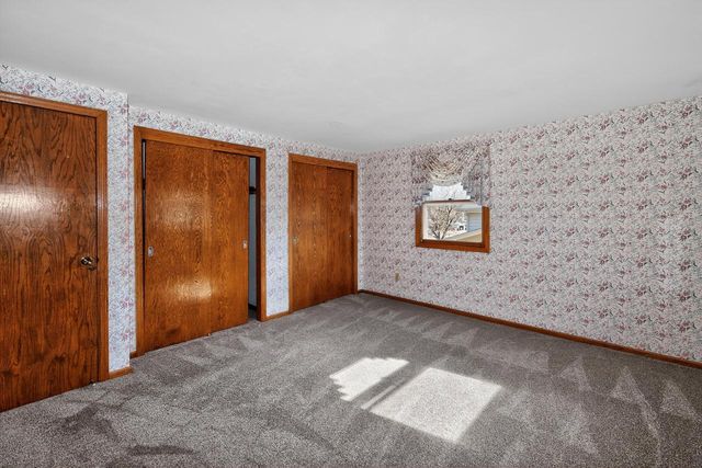 13755 W Crawford DRIVE, New Berlin, WI 53151