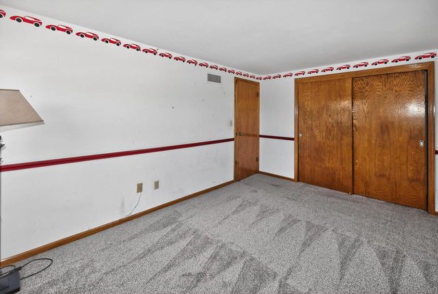 13755 W Crawford DRIVE, New Berlin, WI 53151