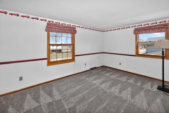 13755 W Crawford DRIVE, New Berlin, WI 53151