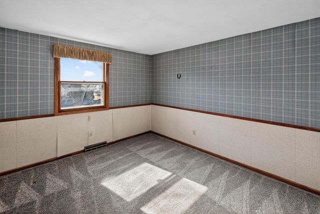 13755 W Crawford DRIVE, New Berlin, WI 53151